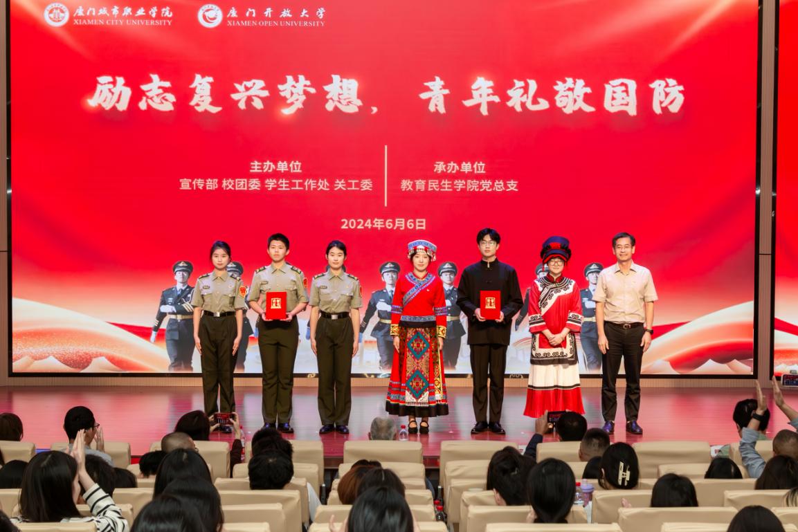 颁奖仪式现场。 颁奖仪式现场。